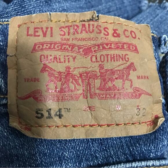 Levi's Superlow Stretch frayed 514 Denim Shorts Size 9 - Picture 2 of 7